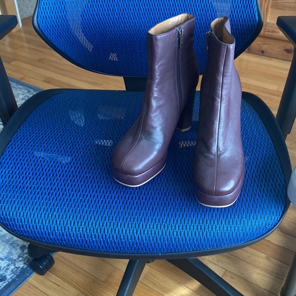 Leather - Picture 2 of 4